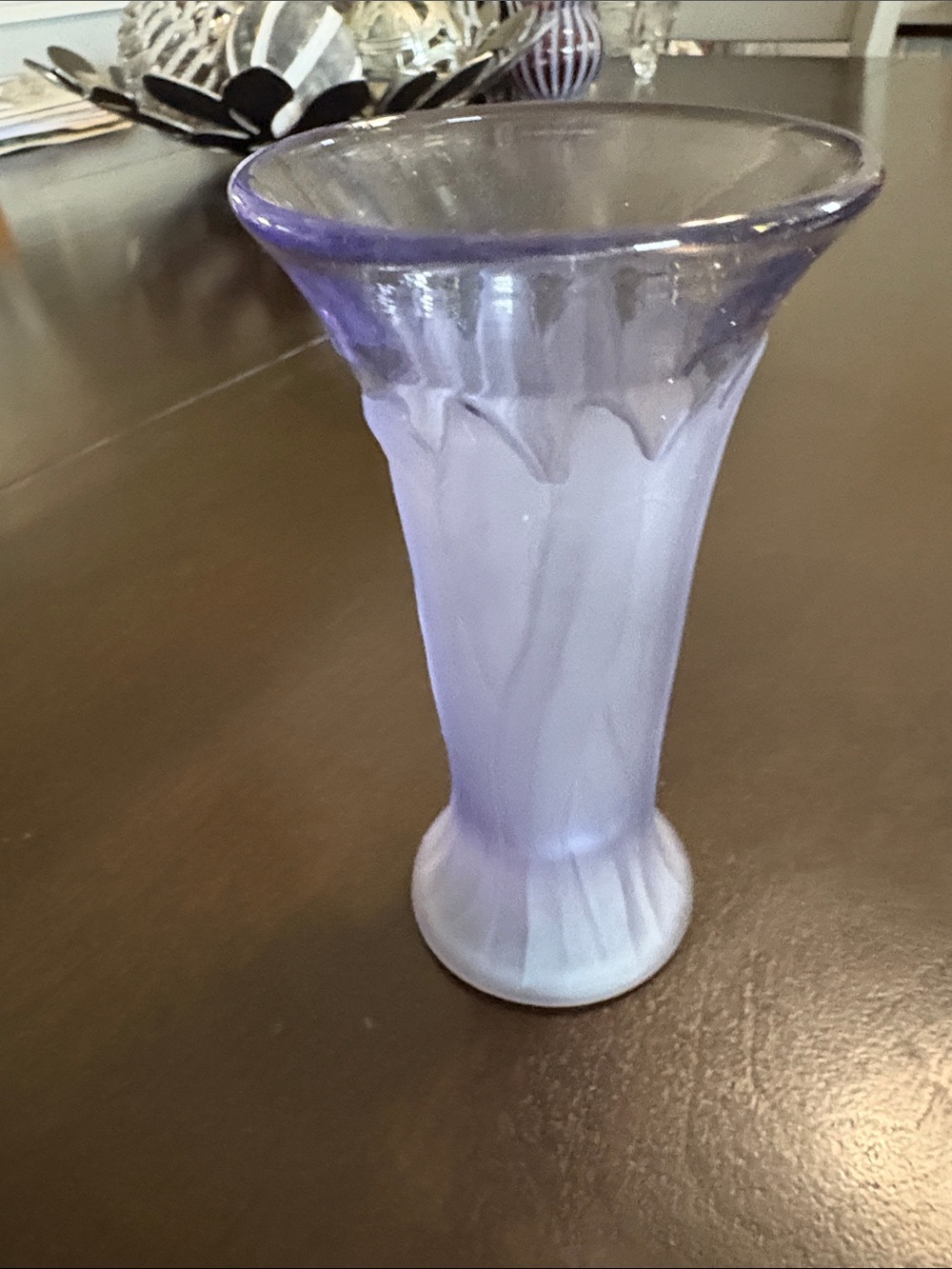 5.5" Vtg Viking Glass Lilac Purple Frost Satin Petal Bud Vase 1980